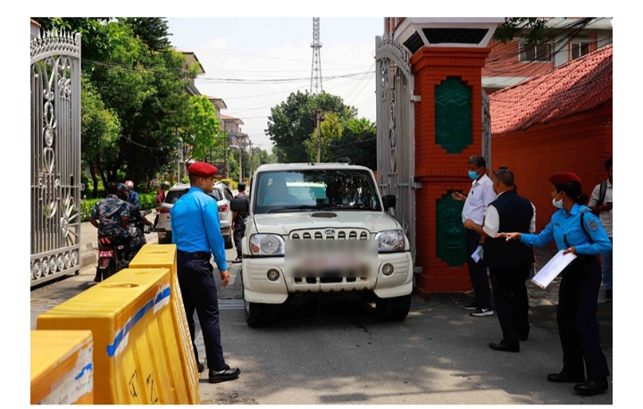 आजदेखि सरकारी कार्यालयहरु खुल्ने समय घट्ने