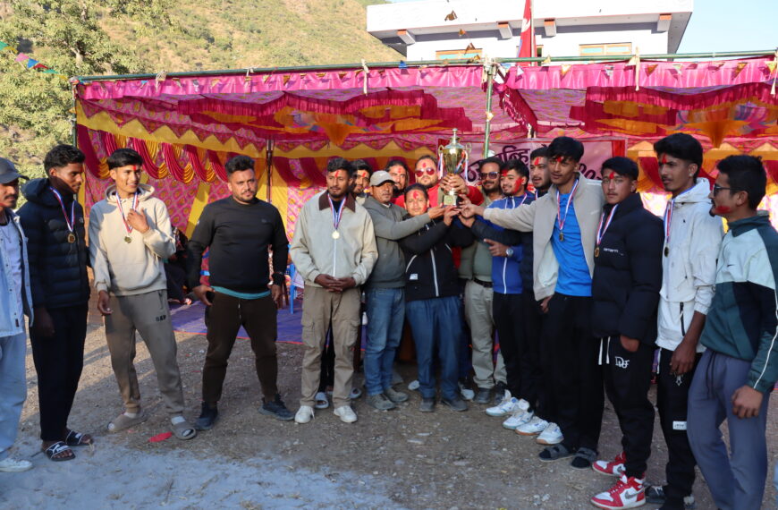 थलारा ६ पिखेतको काठ्यापुन्ही मेलामा आयोजना गरिएको पुरुष भलिवल प्रतियोगिताको उपाधि थलारा फेन्सि पशललाई